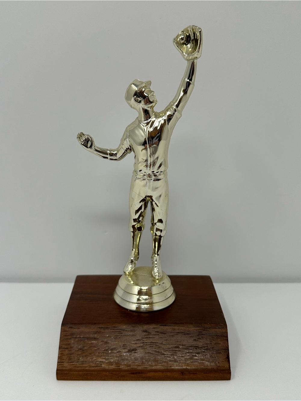 Vintage‎ Trophy Gold Plastic Baseball Player on Wood Base 6.75” A1